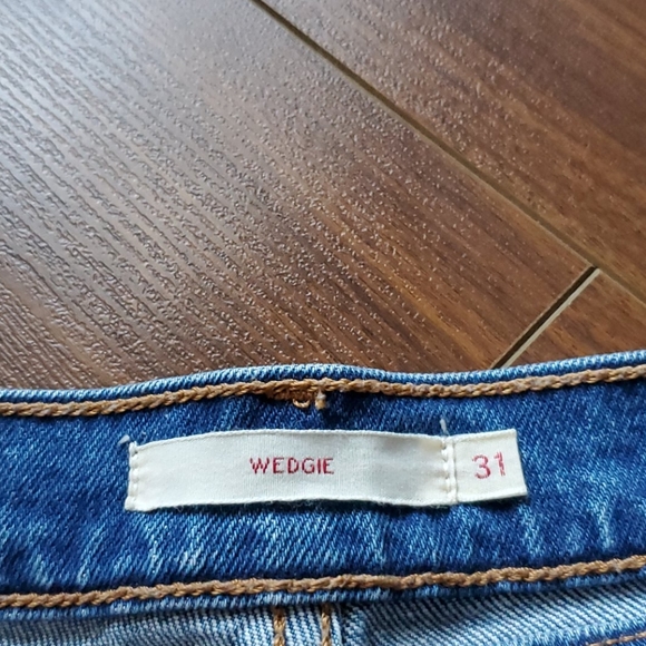 Levi's Wedgie Fit Jeans - Picture 2 of 5